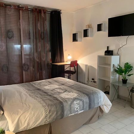 Nimes Studio Parking Dhuoda Bagian luar foto
