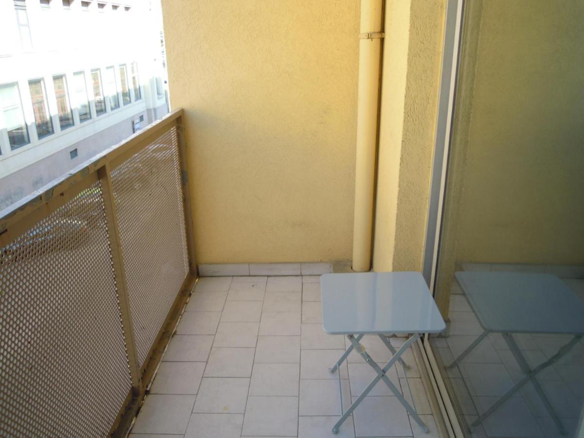 Nimes Studio Parking Dhuoda Bagian luar foto