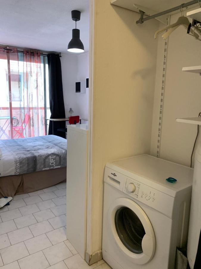 Nimes Studio Parking Dhuoda Bagian luar foto