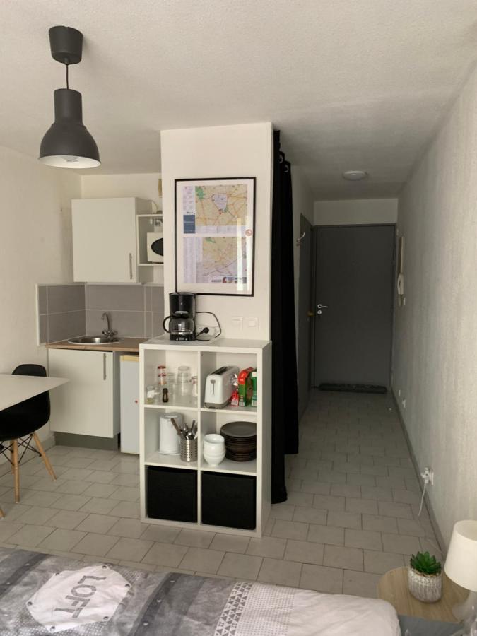 Nimes Studio Parking Dhuoda Bagian luar foto