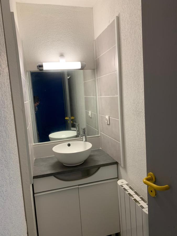 Nimes Studio Parking Dhuoda Bagian luar foto